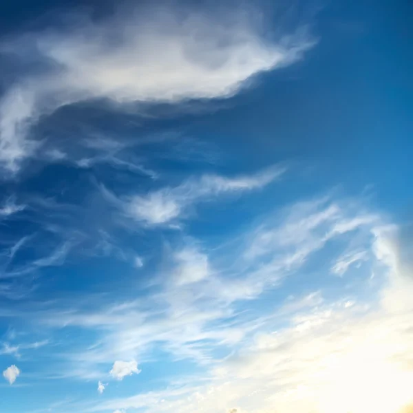 Hermosas nubes al atardecer — Foto de Stock