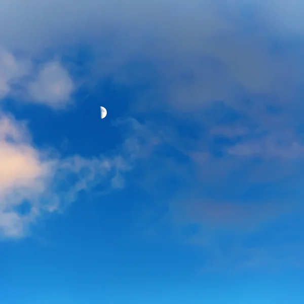 Cielo con luna —  Fotos de Stock