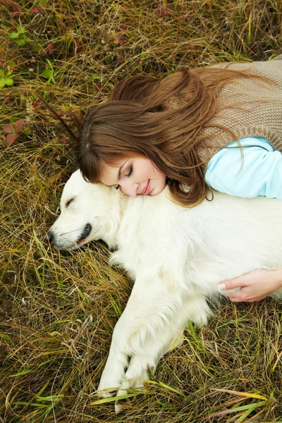 ラブラドル ・ レトリーバー犬の所有者と — ストック写真