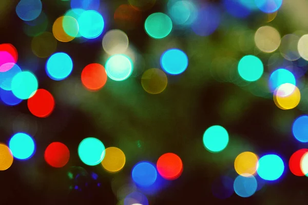 Flerfärgad suddig julbelysning. färgglada bakgrund bokeh — Stockfoto