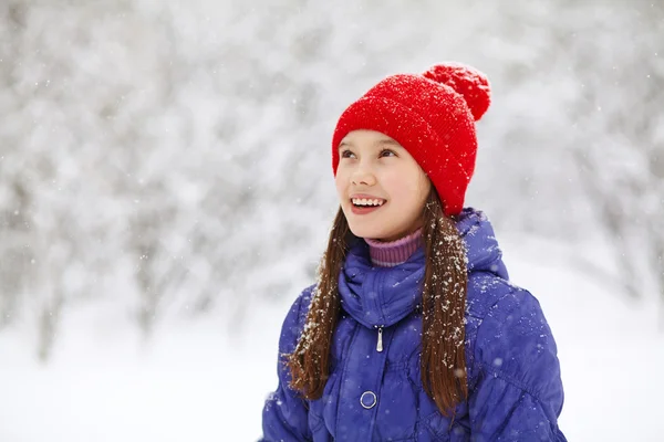 Chica en el invierno. adolescente al aire libre — Foto de Stock