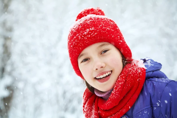 Fille en hiver. adolescent en plein air — Photo