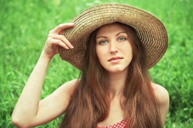 güzel bir kadın şapkası