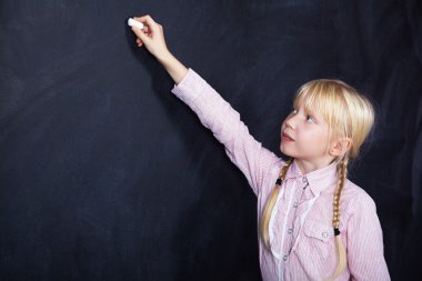 blackboard zemin üzerine çuval