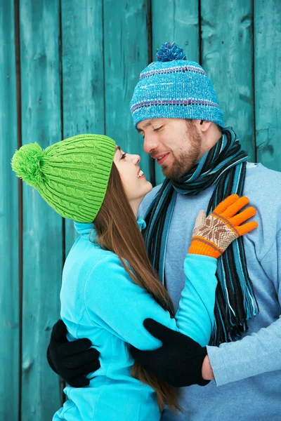 Jeune couple amoureux — Photo