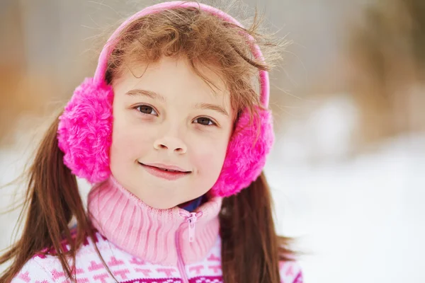 Menina no inverno. criança ao ar livre — Fotografia de Stock