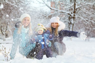 mutlu anne ve çocuk kış Park