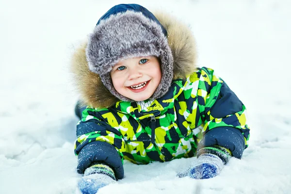 Little boy in the winter. child outdoors — Stock Photo, Image