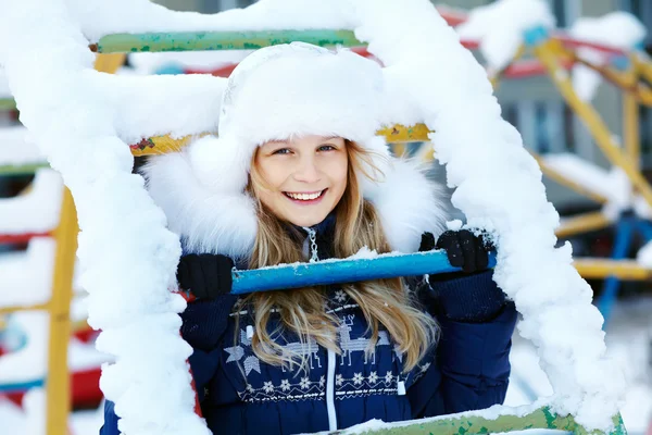 Chica en el invierno. adolescente al aire libre — Foto de Stock