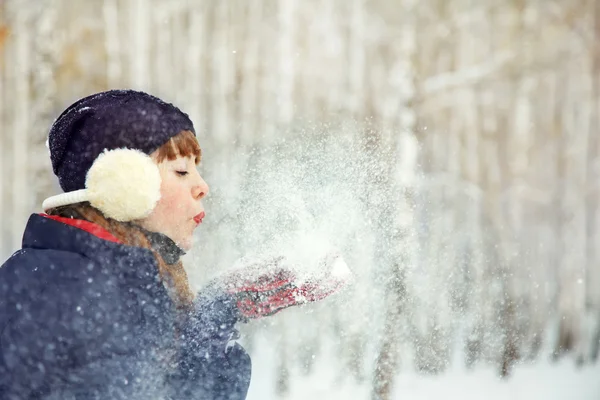 Zrzka zimní žena — Stock fotografie