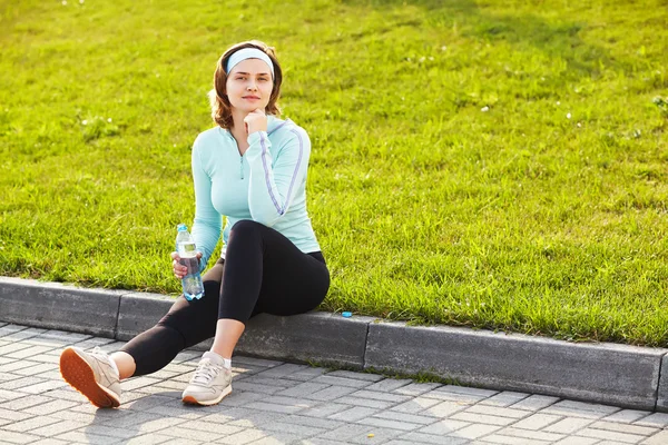 Sportieve lachende vrouw — Stockfoto