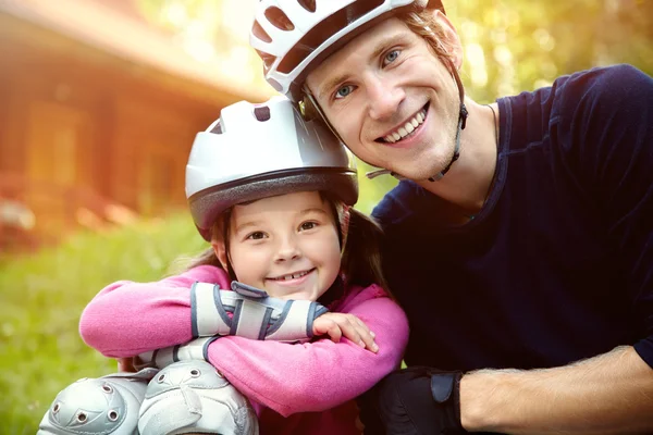 Dad and daughter in a helmet — Stock Photo, Image