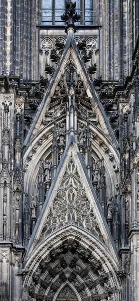 Détail architectural de la cathédrale de Cologne Image En Vente