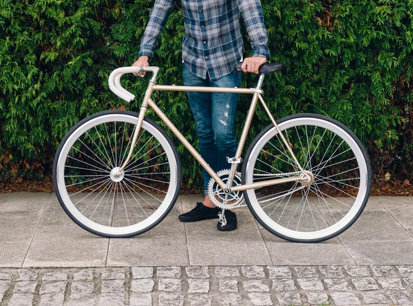 Fixie detal rower jesienią na zewnątrz — Zdjęcie stockowe
