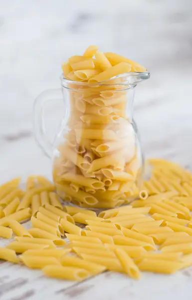 Maccheroni in un barattolo di vetro — Foto Stock