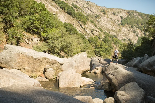 Ultra trail runner ritratto in natura — Foto Stock