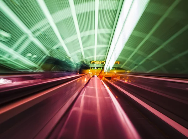 Mover escadas em um aeroporto — Fotografia de Stock