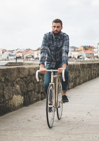 Hipster man riding in a fixie bike — Stock Photo, Image