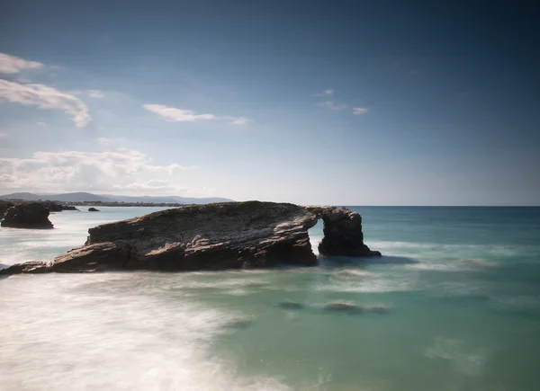 "Playa de Las Catedrales" (Katedraller plajı). - Stok İmaj