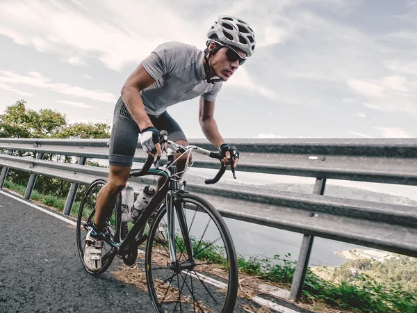 Cyklista v maximální úsilí — Stock fotografie