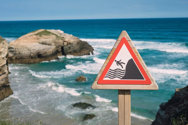 海岸上的警告信号 — 图库照片