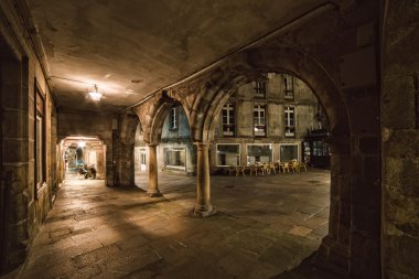 Santiago de Compostela eski şehirde gece detay.