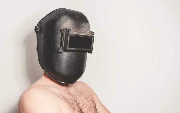 Shirtless άνθρωπος με συγκόλληση μάσκα — Φωτογραφία Αρχείου