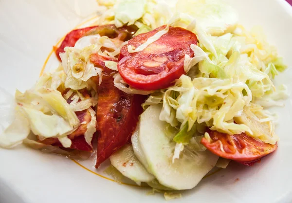 Mixed salad with head cabbage, tomatoes, cucumbers. — Stock Photo, Image