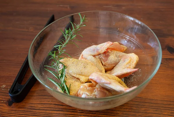 튀김을 곁들인 닭고기 — 스톡 사진