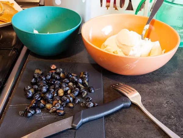 Preparazione Mascarpone Fatto Casa Crepes Mirtilli Luce Naturale — Foto Stock