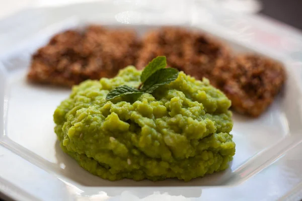 Rezept Für Essig Und Sojasauce Marinierten Tofu Mit Kartoffelpüree Erbsen — Stockfoto