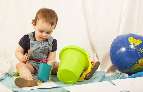 Un año niña en el estudio . —  Fotos de Stock