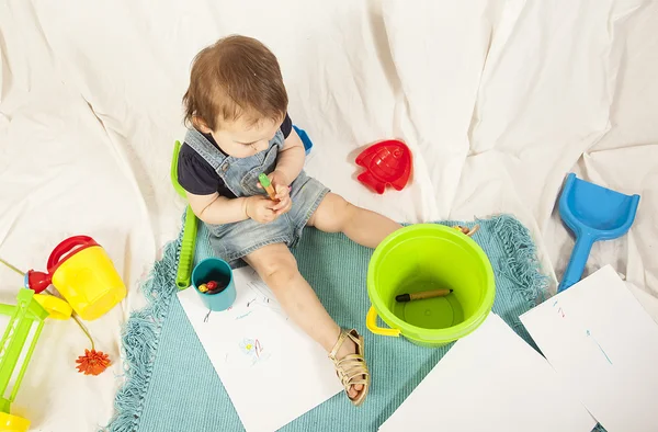 Um ano bebê menina no estúdio . — Fotografia de Stock