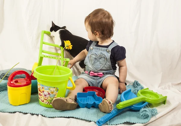 Één jaar babymeisje in de studio. — Stockfoto