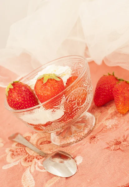 Dessert con fragole — Foto Stock