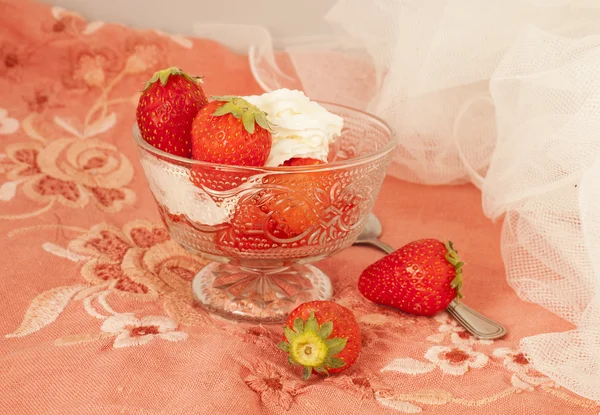 Efterrätt med jordgubbar — Stockfoto