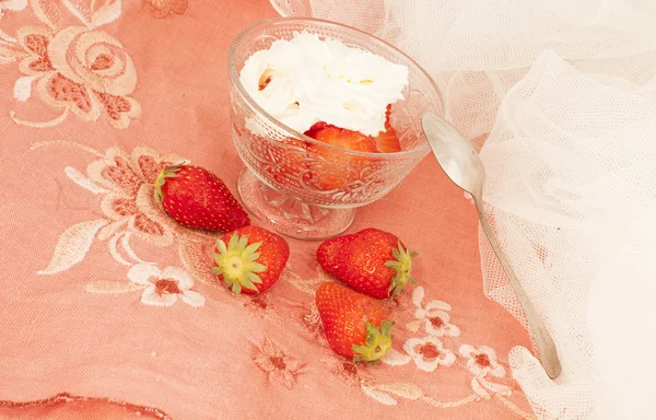 Postre con fresas —  Fotos de Stock