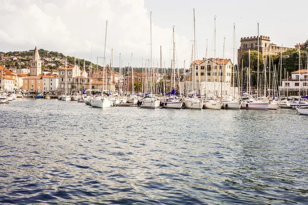 Muggia, pier és csónakok — Stock Fotó