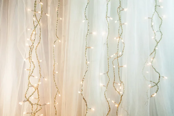Noel ışıkları ve tül perdeler