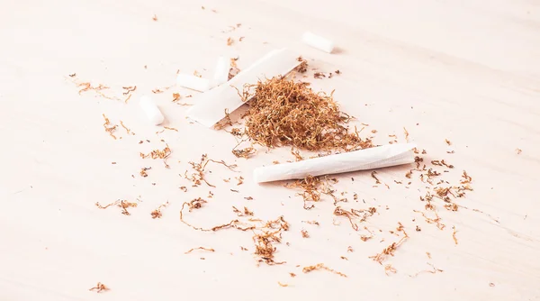 Tabacco, carta da sigarette e filtri . — Foto Stock