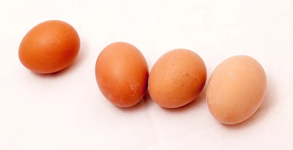 4 jaja na białym tle. — Zdjęcie stockowe