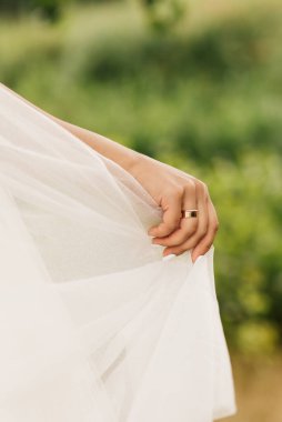 Gelinin elleri, güzel düğün detayları.
