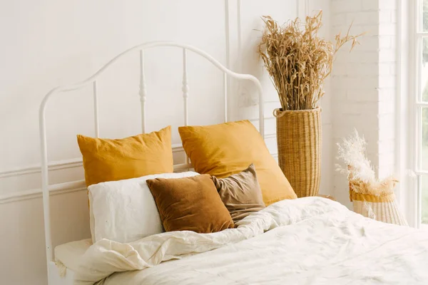 Beautiful Light Interior Scandinavian Style White Bed Window Decoration — Stock Photo, Image