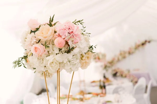 Luxuriöses Hochzeitsessen Einem Großen Schönen Zelt Wunderschönes Dekor Für Die — Stockfoto