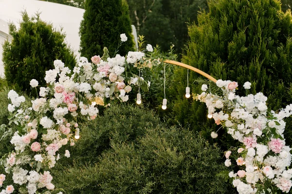 Decoración Boda Con Flores Hermoso Arco Para Registro Los Recién —  Fotos de Stock