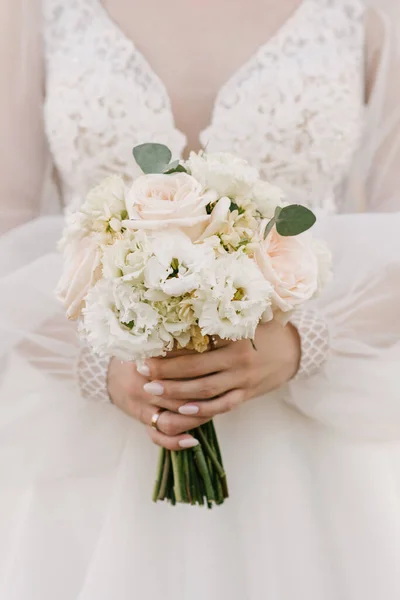 Bouquet Mariage Aux Couleurs Pastel Entre Les Mains Mariée Roses — Photo