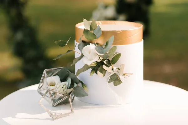 Anéis Casamento Uma Caixa Vidro São Preparados Para Cerimônia Registro — Fotografia de Stock