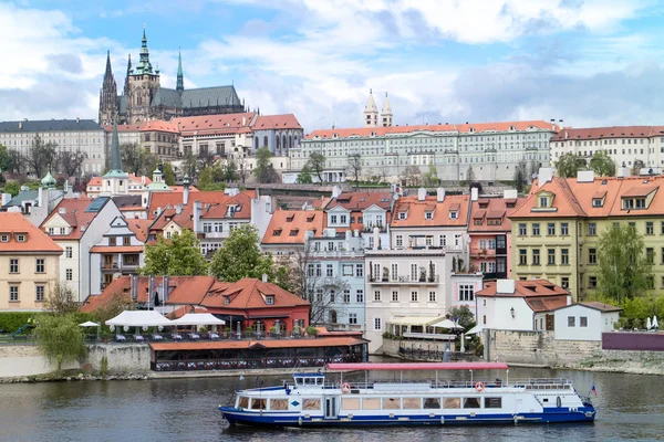 A kerület, a prágai vár megtekintése Jogdíjmentes Stock Fotók