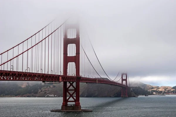 Puente Golden Gate Parcialmente Cubierto Niebla San Francisco California Estados — Foto de Stock