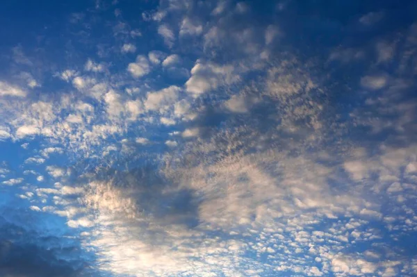 Malé Nadýchané Mraky Cirrocumulus Tyrolsko Rakousko Evropa — Stock fotografie